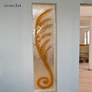 شیشه-طرحدار-داخل-فضای-دیوارهای-جداکننده