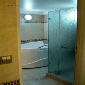 شیشه-کوره-ای-و-سکوریت-شده-جهت-فضاهای-دور-دوش